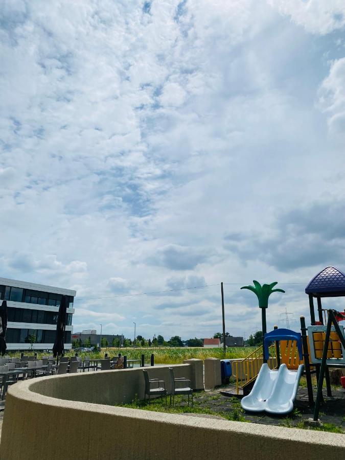 Phoenix Apartments - Monteurwohnung Mit Riesiger Parkflaeche Bielefeld Kültér fotó