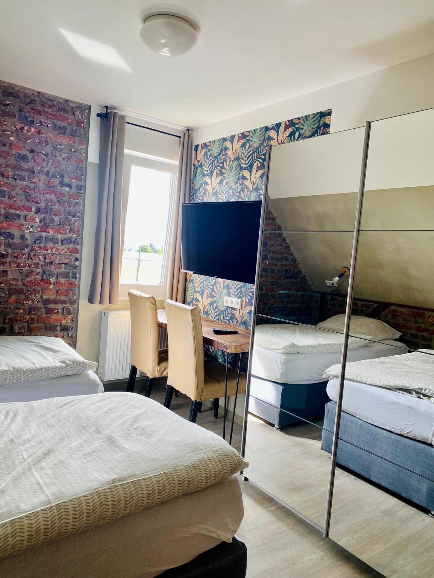 Phoenix Apartments - Monteurwohnung Mit Riesiger Parkflaeche Bielefeld Kültér fotó