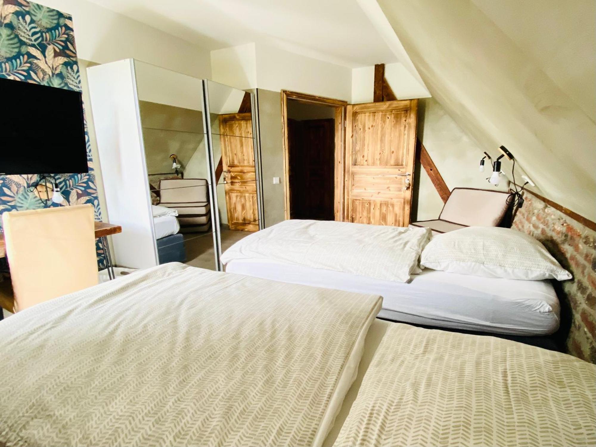 Phoenix Apartments - Monteurwohnung Mit Riesiger Parkflaeche Bielefeld Kültér fotó